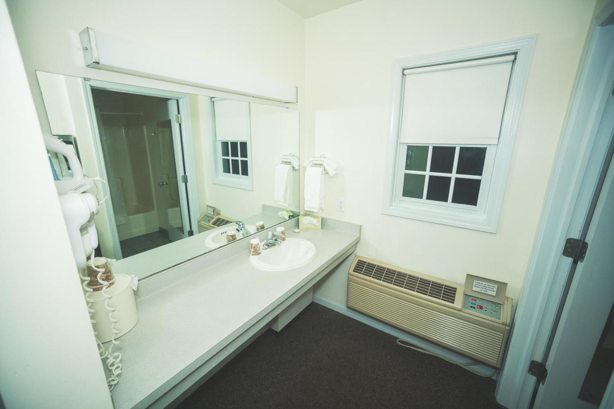 The Chalet Motel Mequon 외부 사진